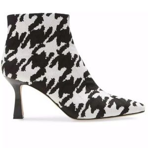 Louise et Cie LENCI Leather Pointed Toe Ankle Booties BLACK/WHITE